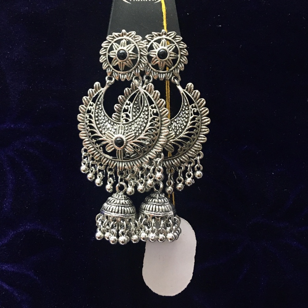Silver alike Oxidized Earring - Picture 1 of 1